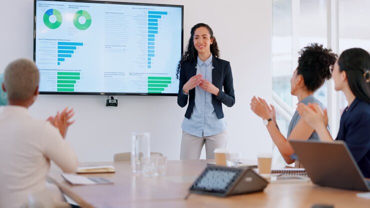 Mujer de negocios, éxito en la presentación