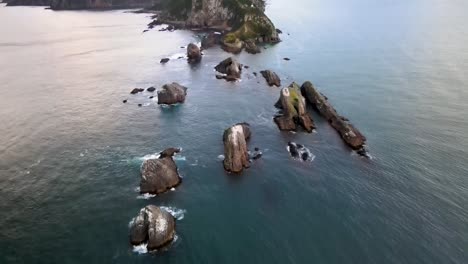 Nugget-Point-Lighthouse,-New-Zealand-scenic-spot