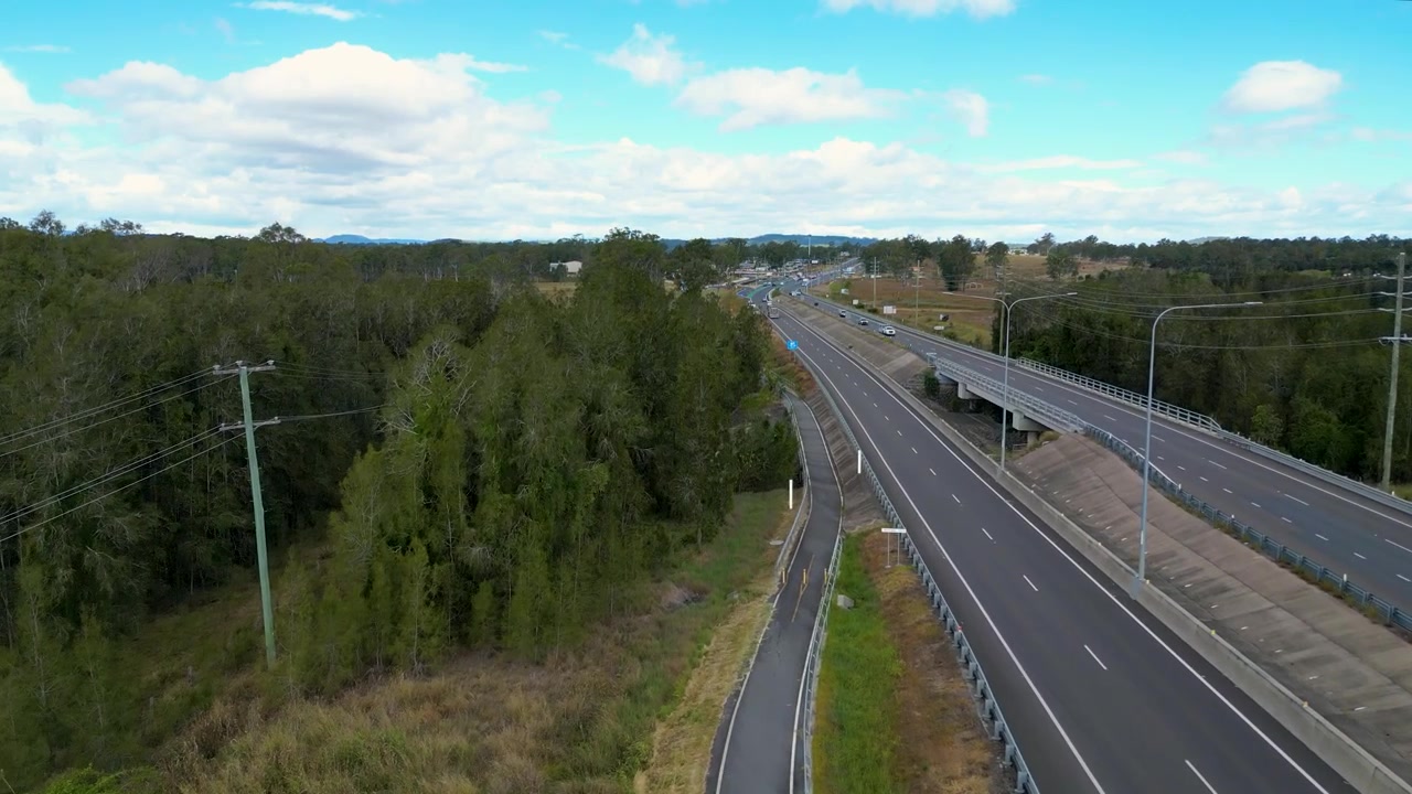 Den opgraderede Mount Lindesay Highway nær Jimboomba i Queensland.