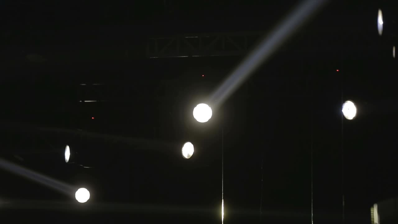 무대 장식에 있는  조명