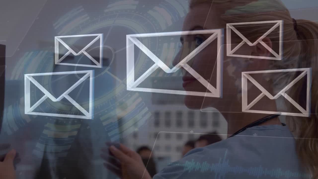 animación de iconos de sobres sobre una doctora caucásica