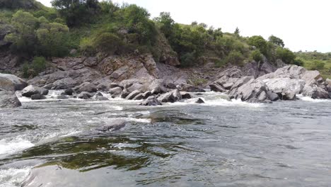 Tranquil-Indigenous-Stone-River-Landscape-at-South-American-Sierras,-Water-Flow