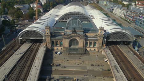 Estación-Central-De-Tren-De-Dresde-En-El-Paisaje-Urbano-De-La-Ciudad