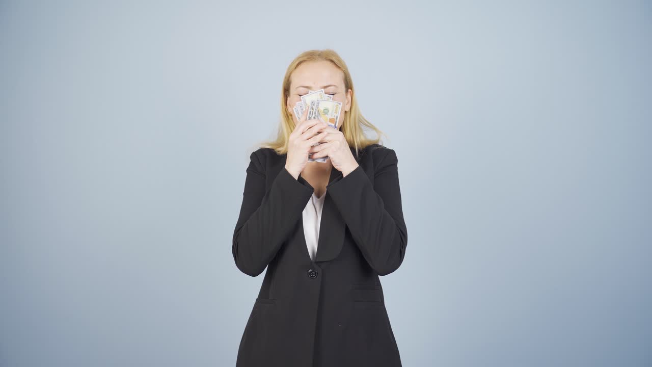 돈을 사랑하는 사업가입니다.