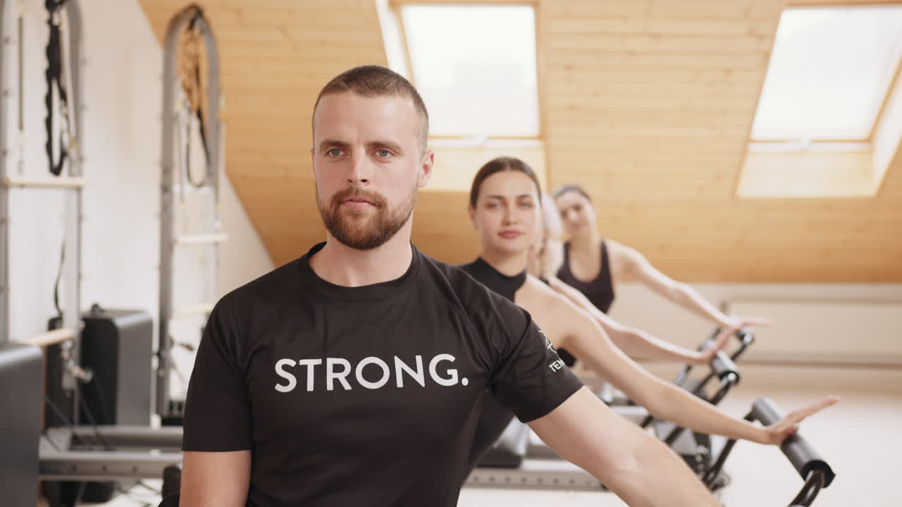 класс пилатеса с инструктором