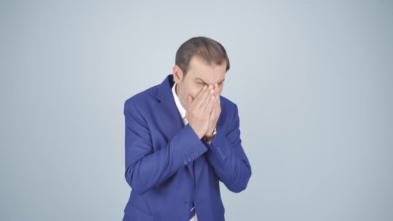 기침하는 사업가.