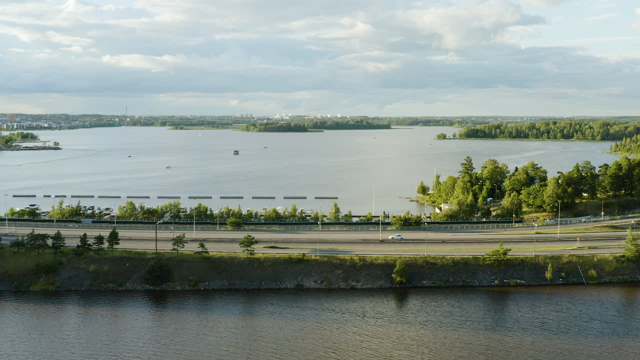 170번 도로, 칼라사타마 지구, 황금시간대, 핀란드 헬싱키 - 추적, 팬, 드론 샷