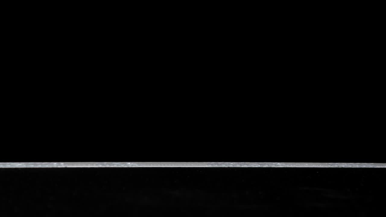 순수한 검은색 배경에 2022 새해 타임 스 3d 프린터 인쇄 숫자