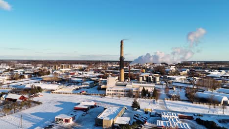 Rauchschwaden-Aus-Industriegebäuden-In-Der-Stadt-Im-Winter,-Litauen,-Deutschland