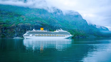 buque de crucero, cruceros en el fiordo de hardanger, noruega