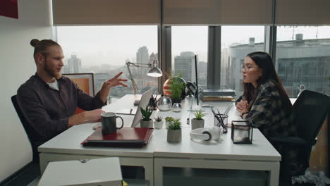 Positive-colleagues-converse-at-office-closeup.-Business-couple-communicating