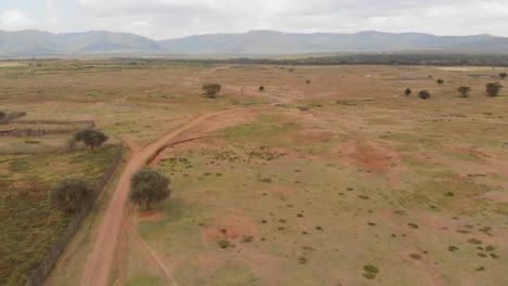 Roadtrip-on-a-motorbike-through-samburu-maasai-land,-Kenya