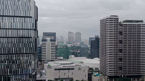 Paisaje-Urbano-De-La-Ciudad-De-Cebú-En-Un-Día-Gris-Y-Nublado-Que-Muestra-Edificios-Modernos-De-Gran-Altura