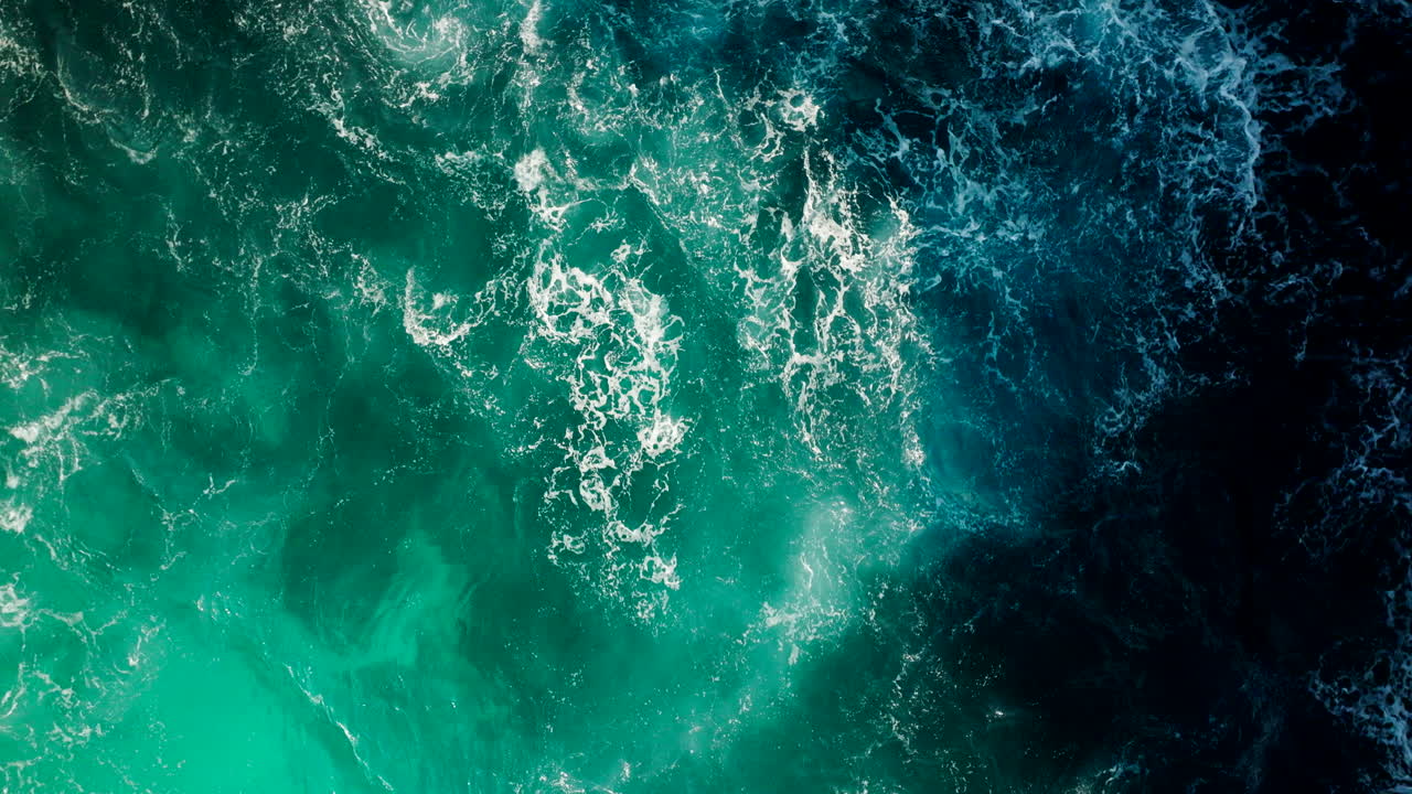 las aguas turquesas cristalinas de las lágrimas del diablo, nusa lembongan