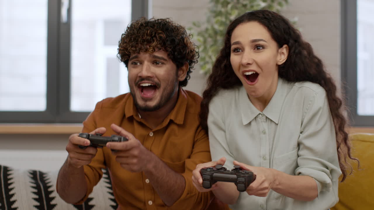 비디오 게임 을 하는 부부