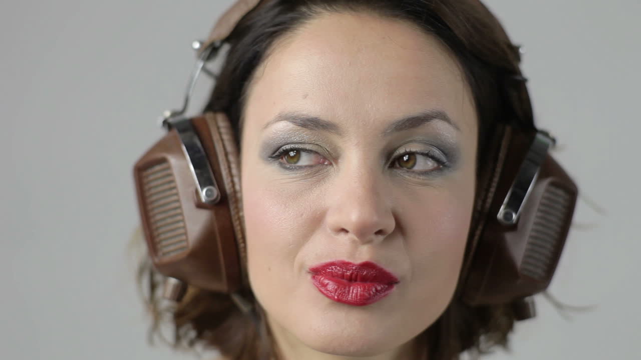 헤드폰 초상화 10의 여성