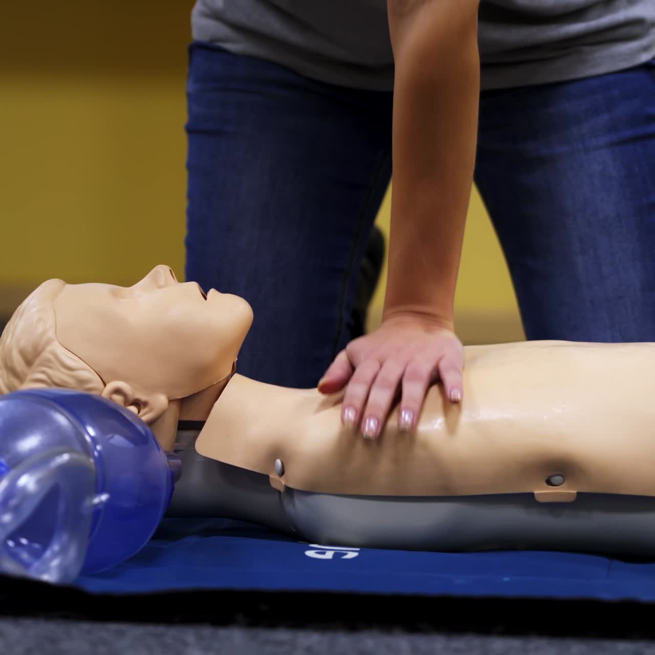 Cardiopulmonary resuscitation training indoors