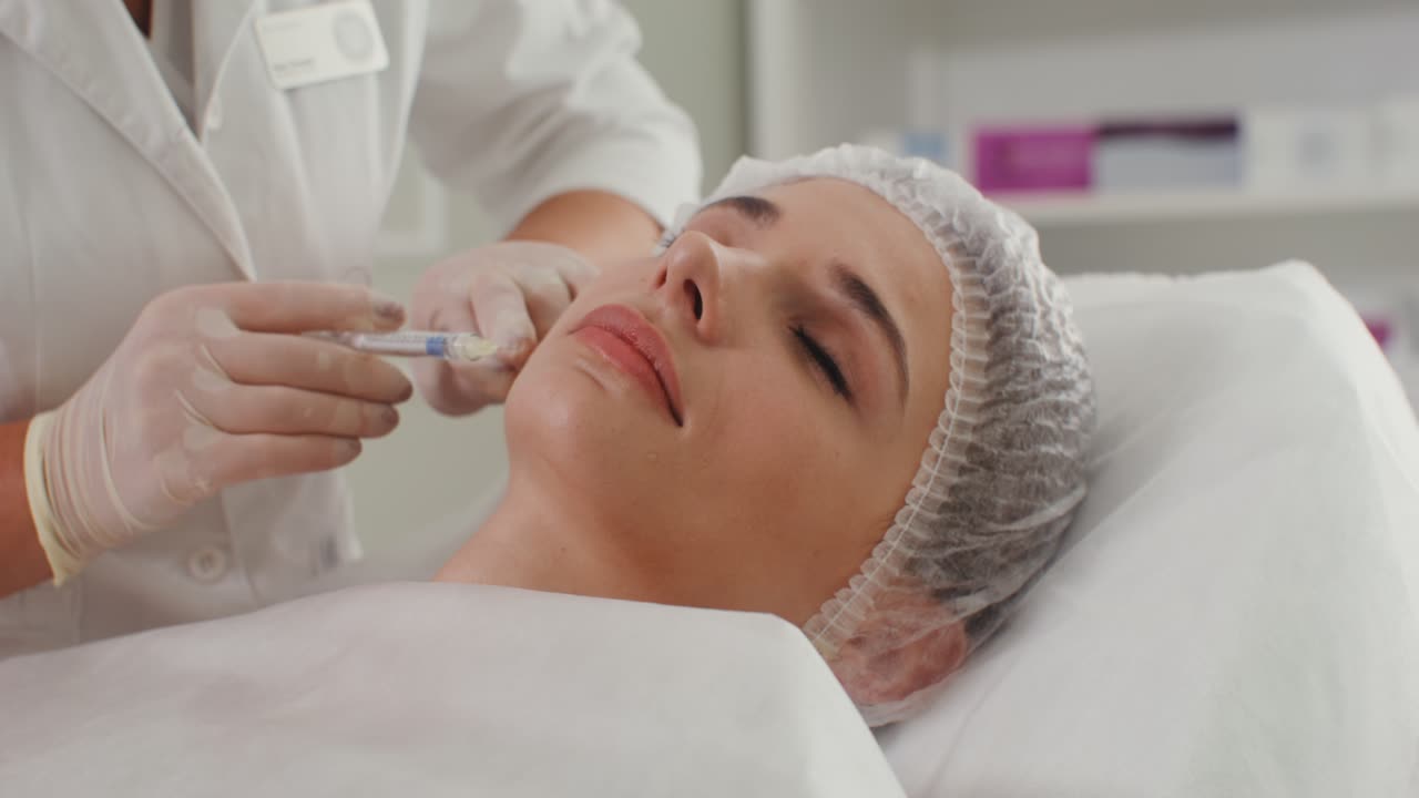 Procedura di iniezione cosmetica