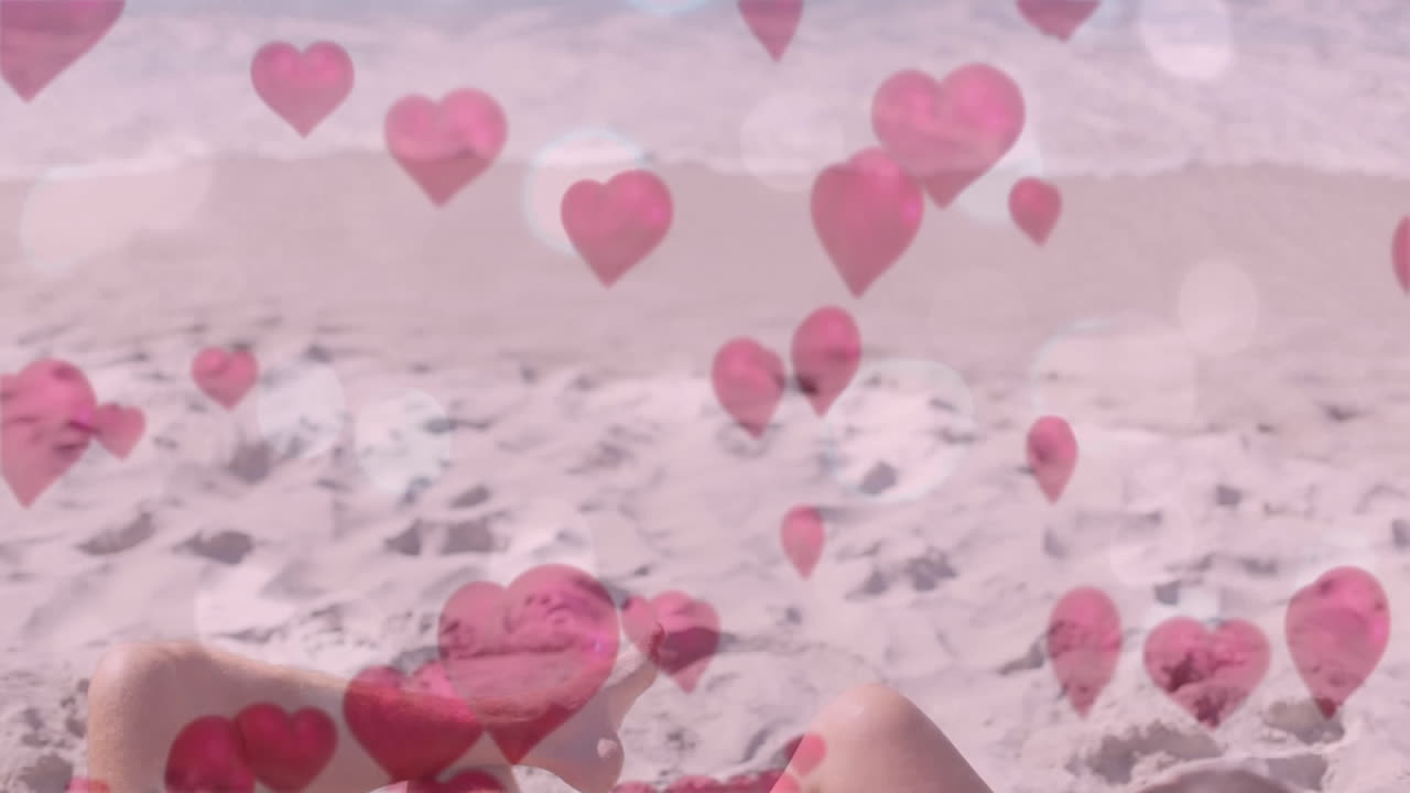 해변 에 있는 휴게 의자 에 누워 있는 부부