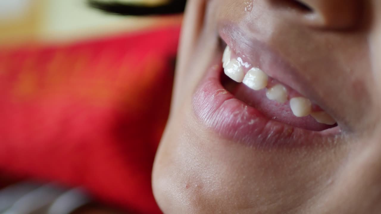 niño sonriente de cerca