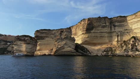 波尼法西奧 (bonifacio) 位於法國科爾西卡 (corsica) 沿岸的帆船景觀