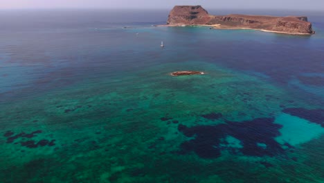 Islas-Solitarias-En-El-Océano,-Creta,-Grecia