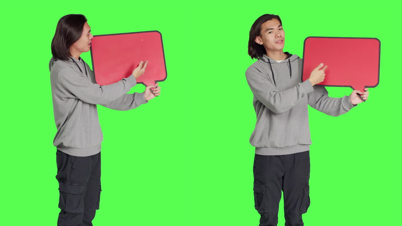 joven adulto posa con burbuja de habla