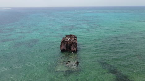 sunken-ship-in-the-caribbean-sea