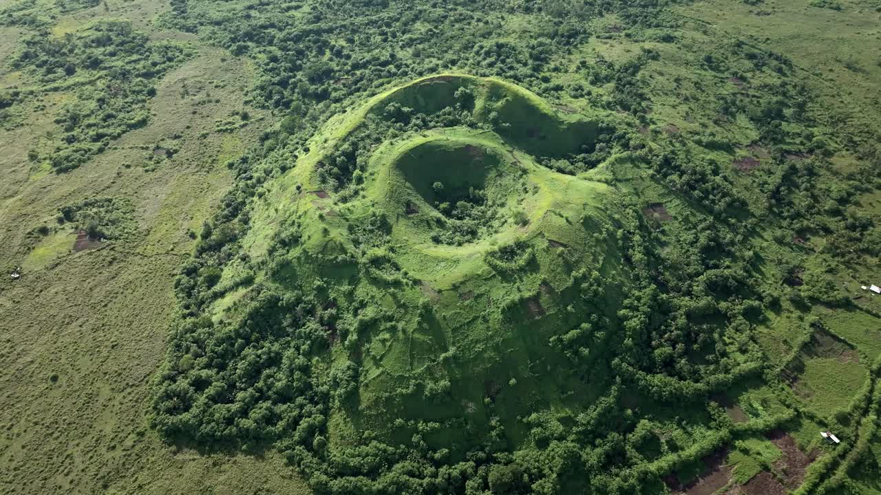 Comoros - Grande Comore - Diboini - blobal view of the eye volcano