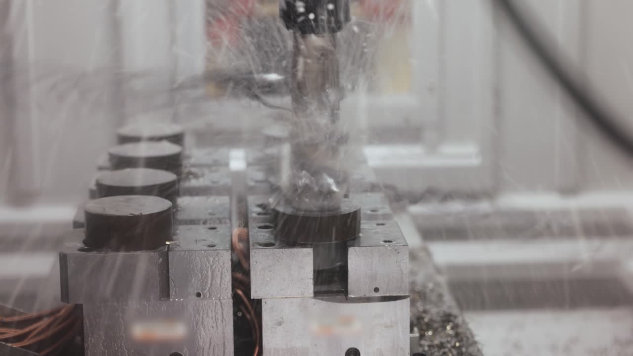 금속 가공 cnc 밀링 기계. 금속 절단 현대 가공 기술.