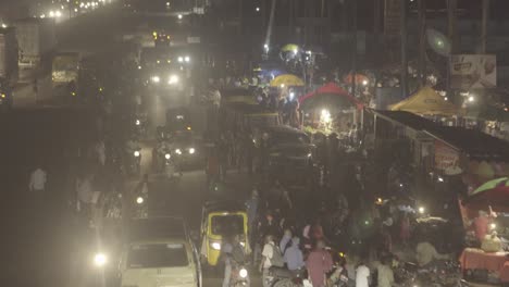 tráfico de la ciudad en la noche nigeria 04