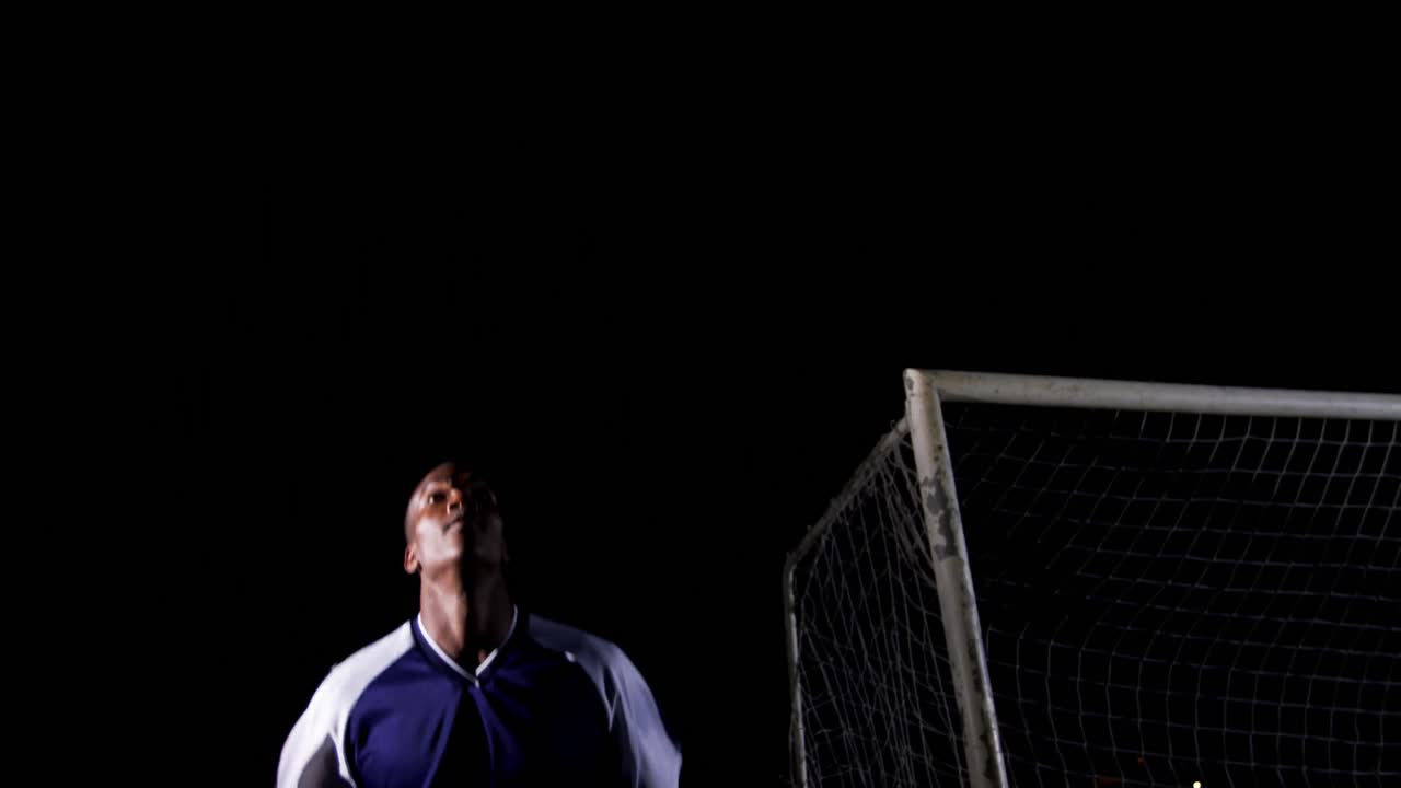 jugador de fútbol jugando al fútbol 4k