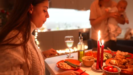 cena familiar con el bebé