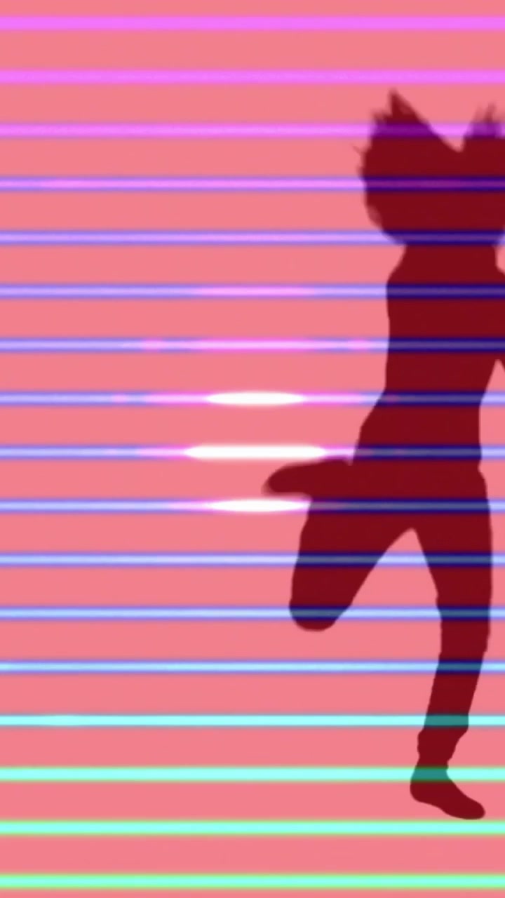 Animazione di forme colorate su silhouette di donna che balla