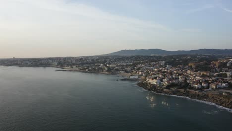 increíble puesta de sol volando sobre el mar en cascais