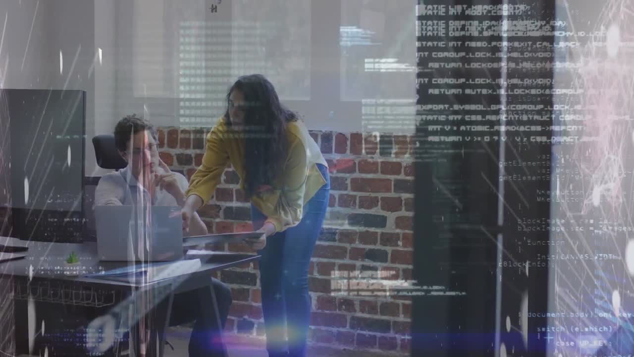 animación del procesamiento de datos sobre diversas personas de negocios que trabajan en la oficina