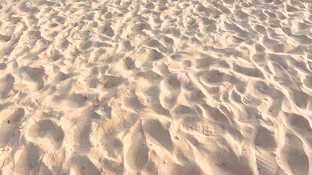 해변 표면의 텍스처 모래 패턴의 근접 시각