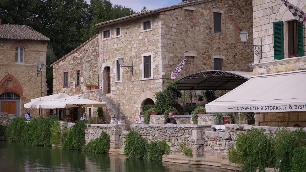 Picturesque Italian Restaurant with Canal-Side Seating