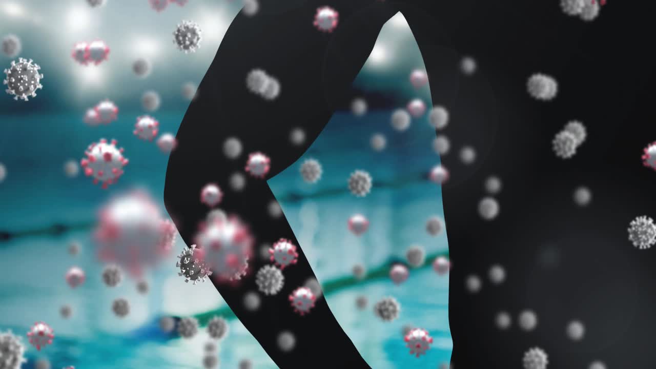 코로나19 세포가 수영장 앞의 남성 수영 선수의 실루 ⁇ 에 떠다니고 있습니다.