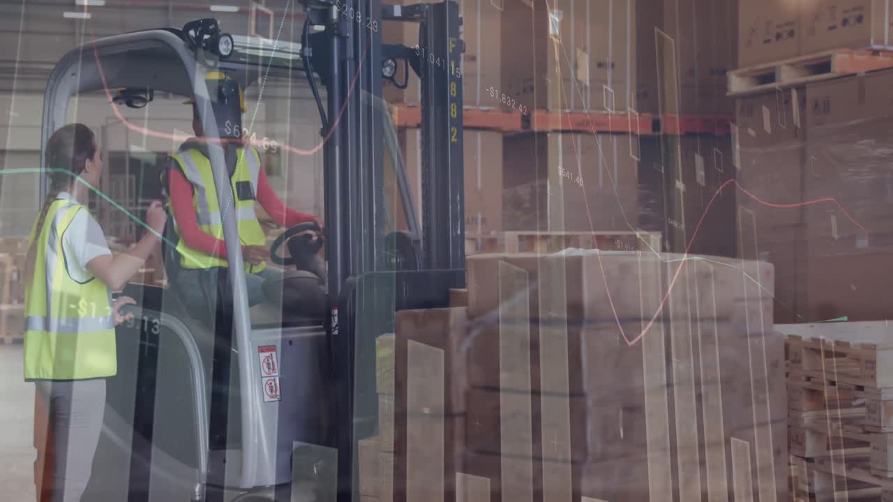 animación del procesamiento de datos sobre diversos trabajadores masculinos y femeninos discutiendo en el almacén