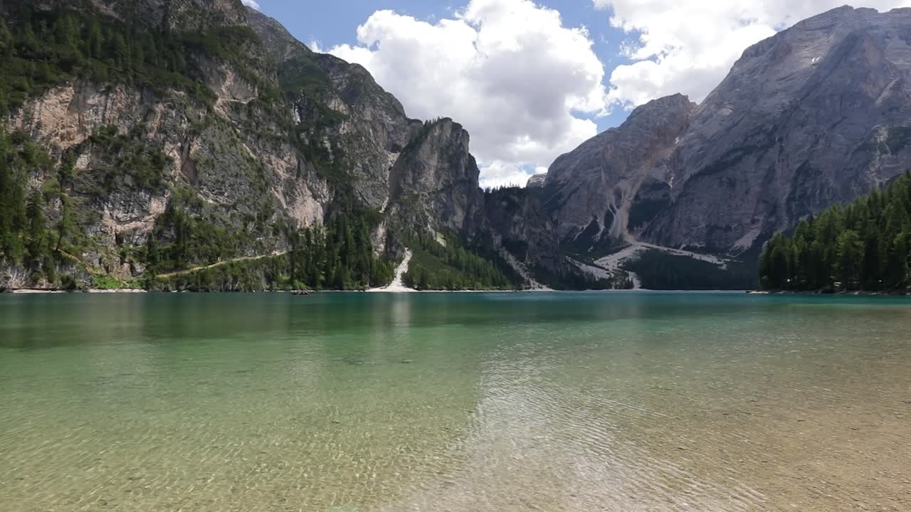 Lago Lago di Braies nelle Dolomiti, Italia Alps