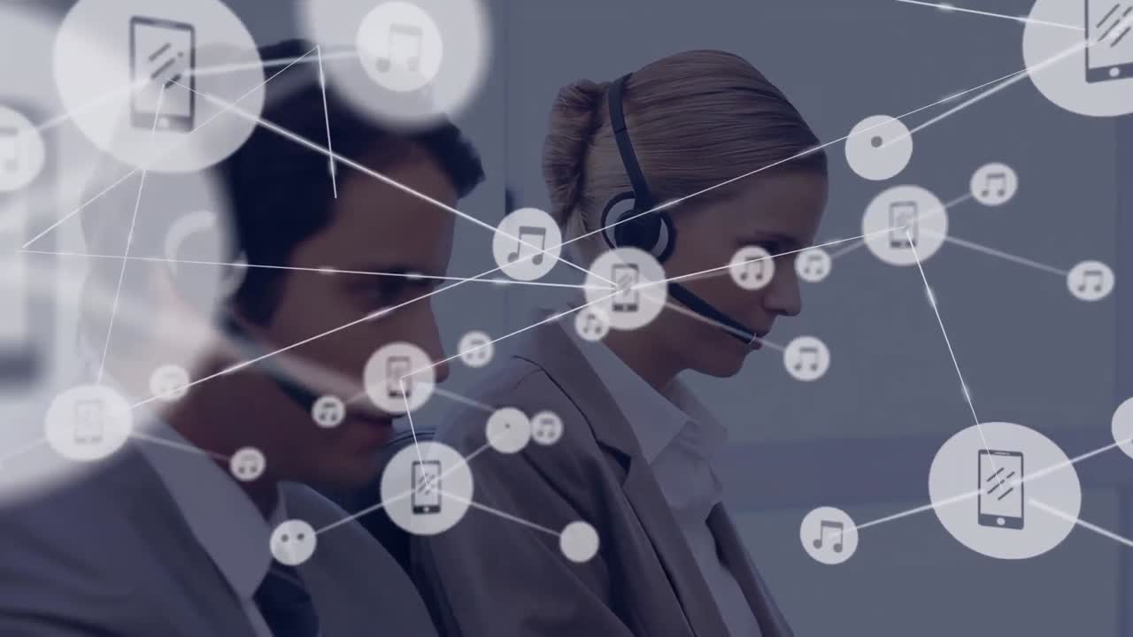 사무실에서 웃는 전화 헤드을 착용 한 백인 여성에 대한 디지털 아이콘 네트워크의 애니메이션