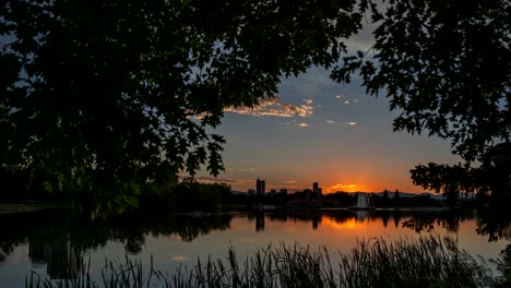 Time-lapse-of-sunset-over-Denver-skyline