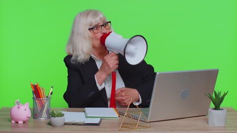 Senior-business-office-woman-screaming-in-loudspeaker,-discounts-news-sales-announcement-advertising