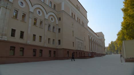 El-Teatro-Bolshoi-Académico-Estatal-Del-Teatro-Navoi-Es-El-Teatro-De-ópera-Nacional-En-Tashkent,-Uzbekistán