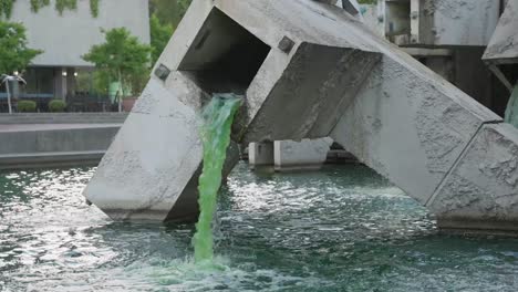 Water-flowing-in-the-fountain,-120fps