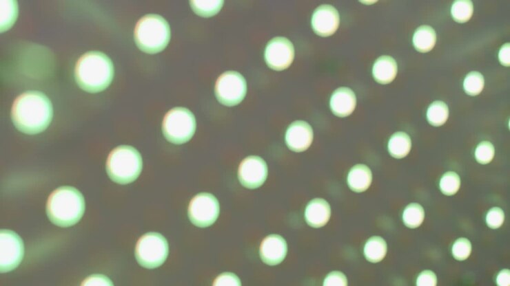 Primo piano di lampadine lampeggianti di un pannello luminoso LED RGB