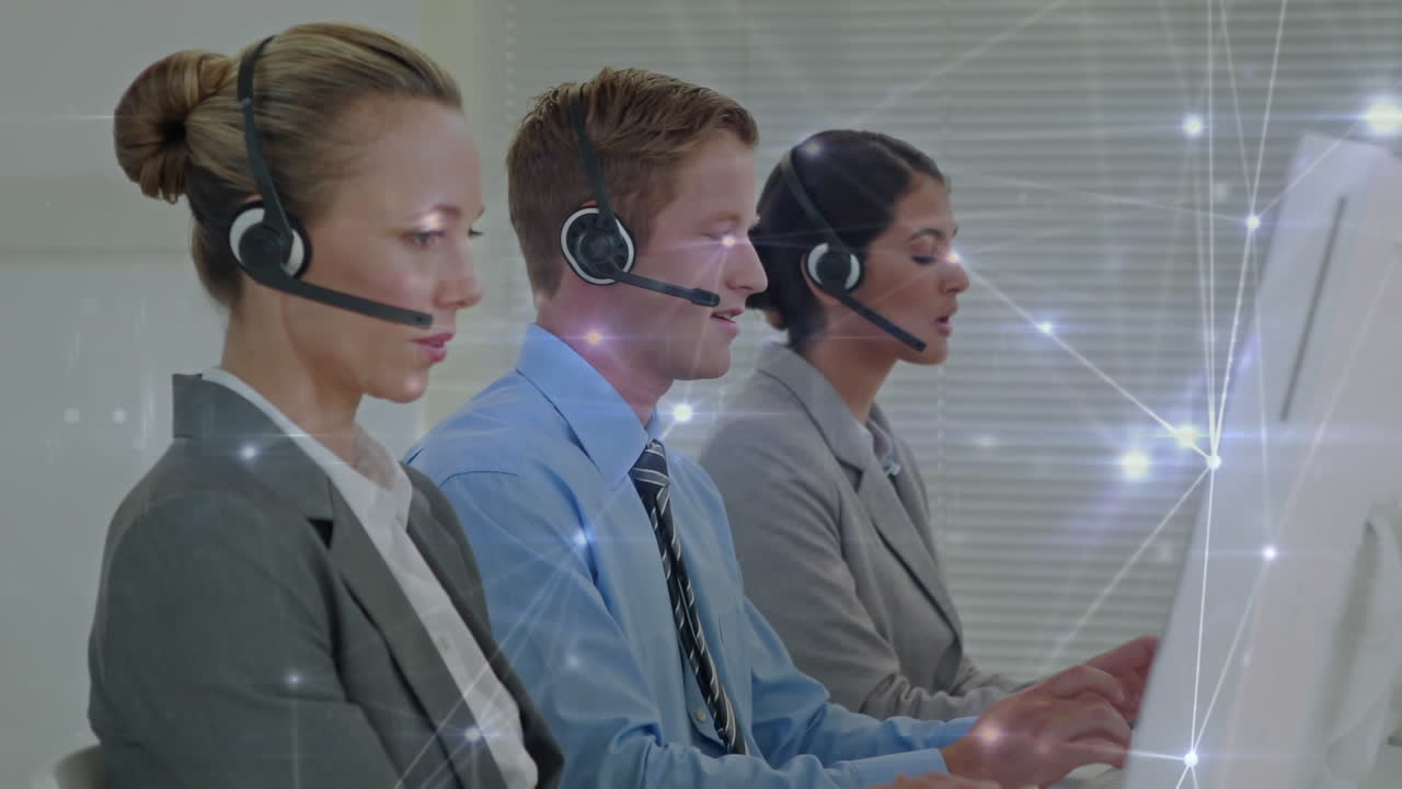 전화 헤드 ⁇ 을 착용 한 사업가 들 을 통한 연결 네트워크 의 애니메이션