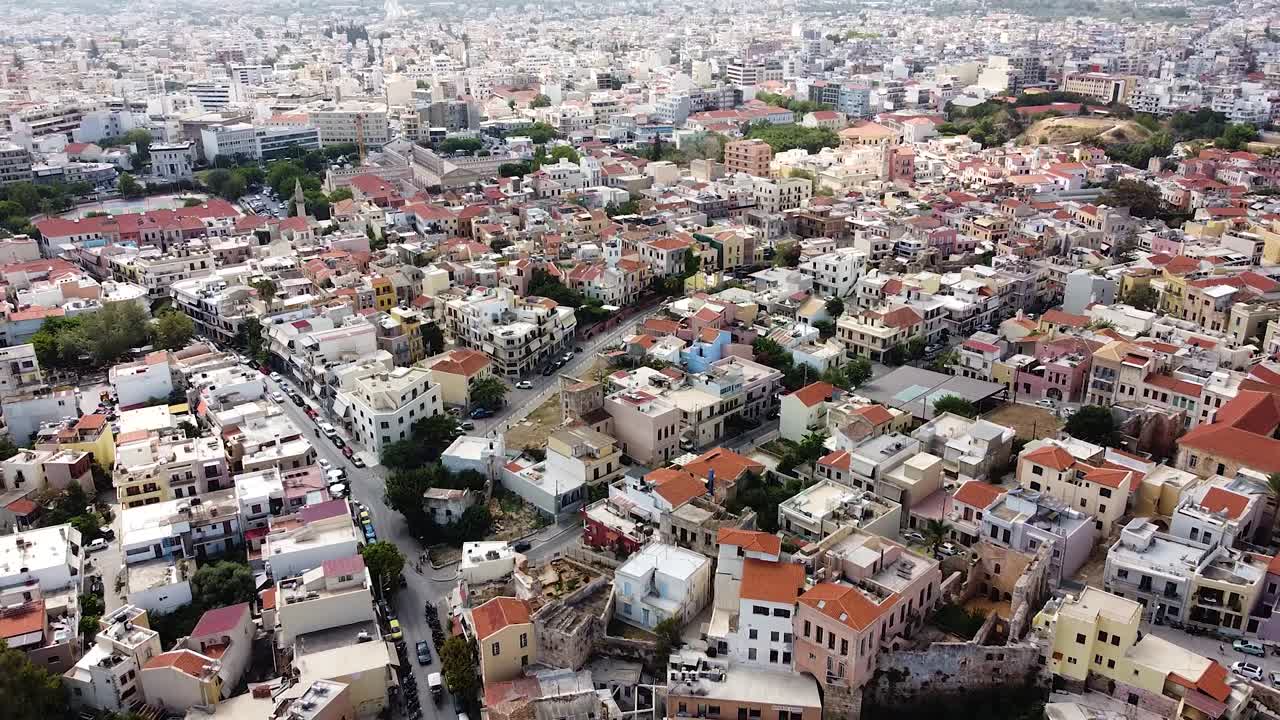 Centro città di Chania nell'isola di Creta, vista aerea con drone