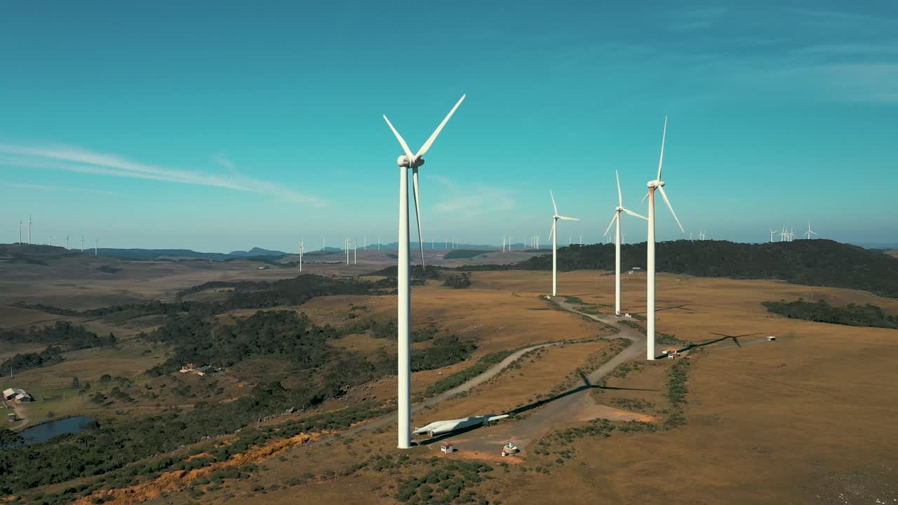 diversi generatori di turbine eoliche situati a santa catarina, in brasile